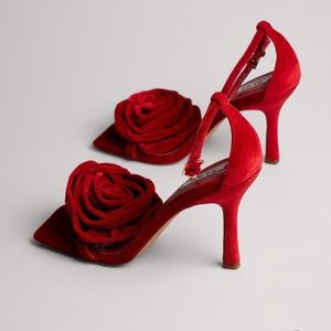 Velvet rose heel